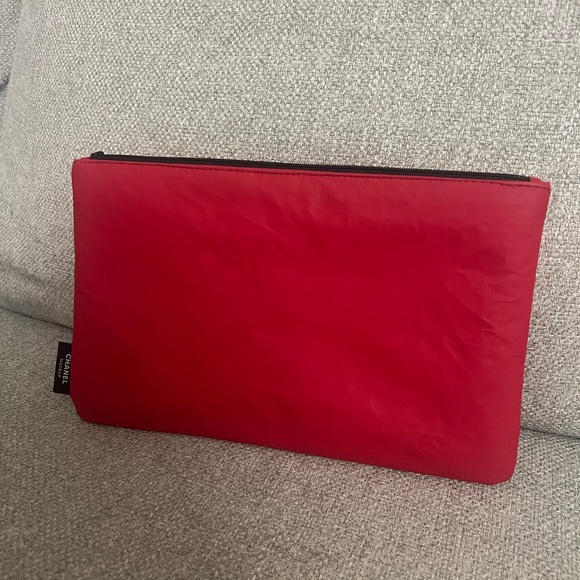 CHANEL Red Makeup Pouch - Picture 4 of 4